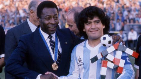 "Futbolun Efsaneleri: Pele ve Maradona'nın Kariyerleri"